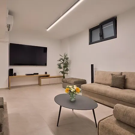 Liodentra Villa, Sports & Wellness With 120m2 Pool, By Thinkvilla * Roumelí